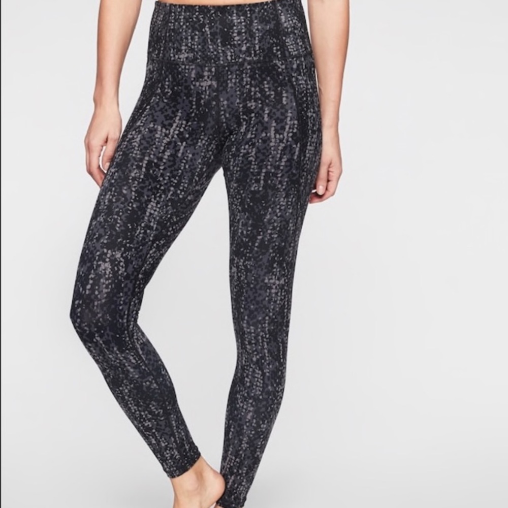 Athleta Serpent Salutation Stash Pocket Tight